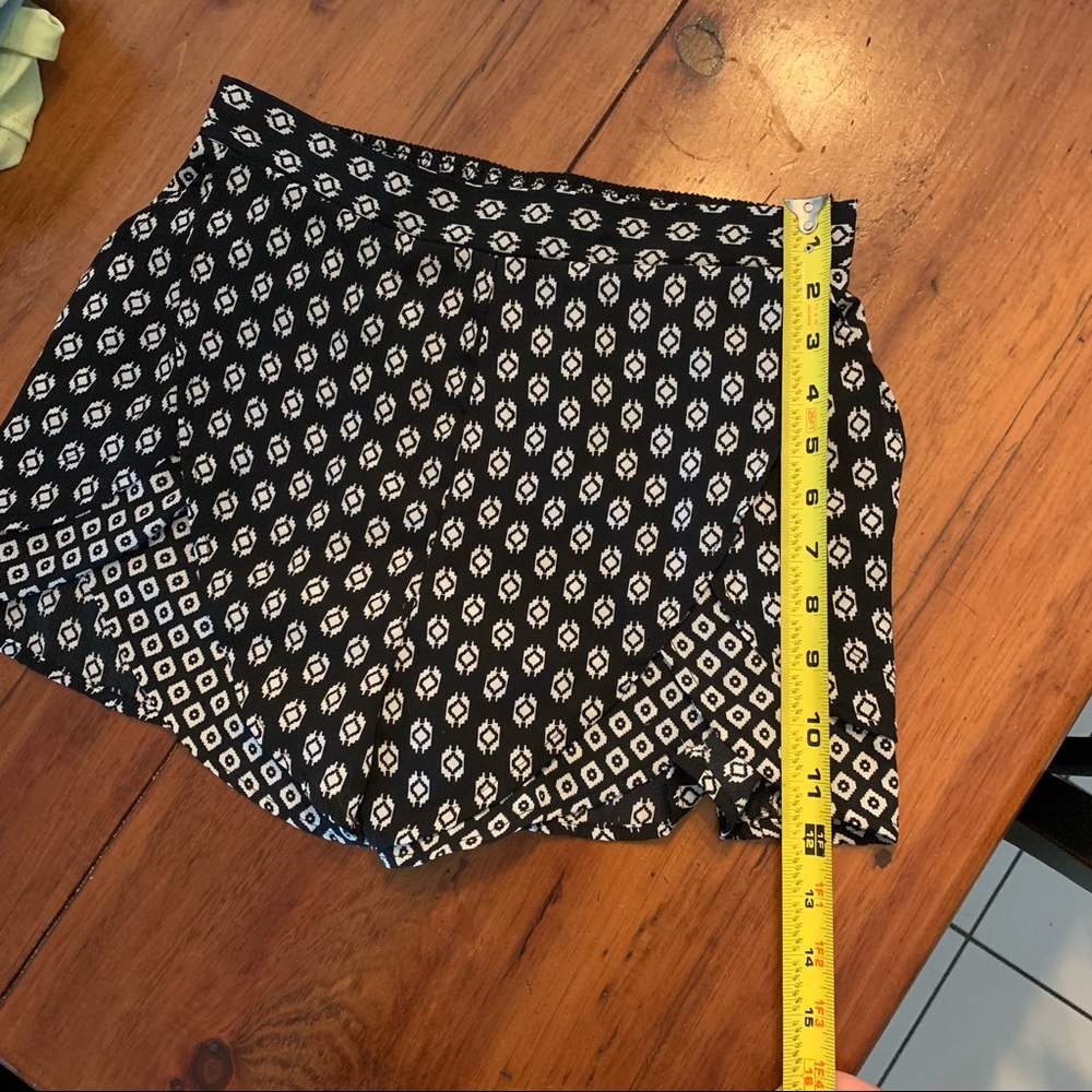 Patterned Soft Shorts - Picture 4 of 7